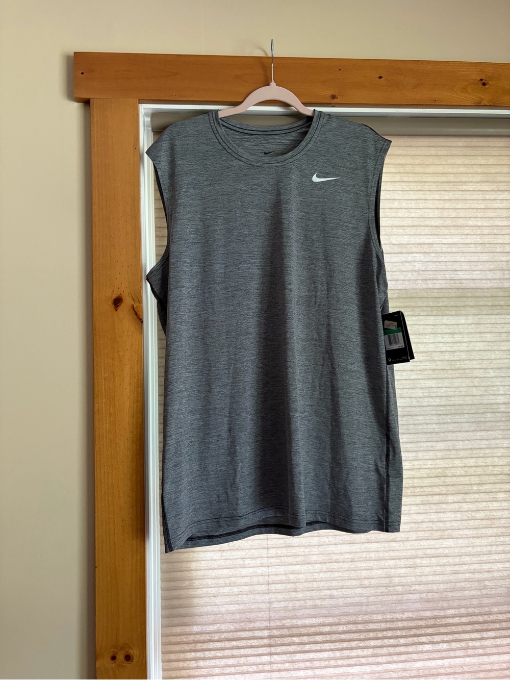 Nike Men’s Gray Sleeveless Athletic Tank Top